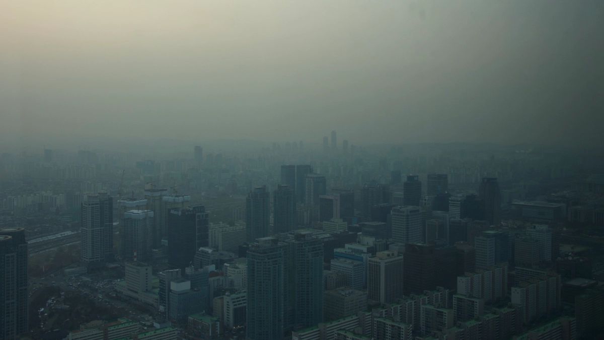 a smoggy day in Seoul